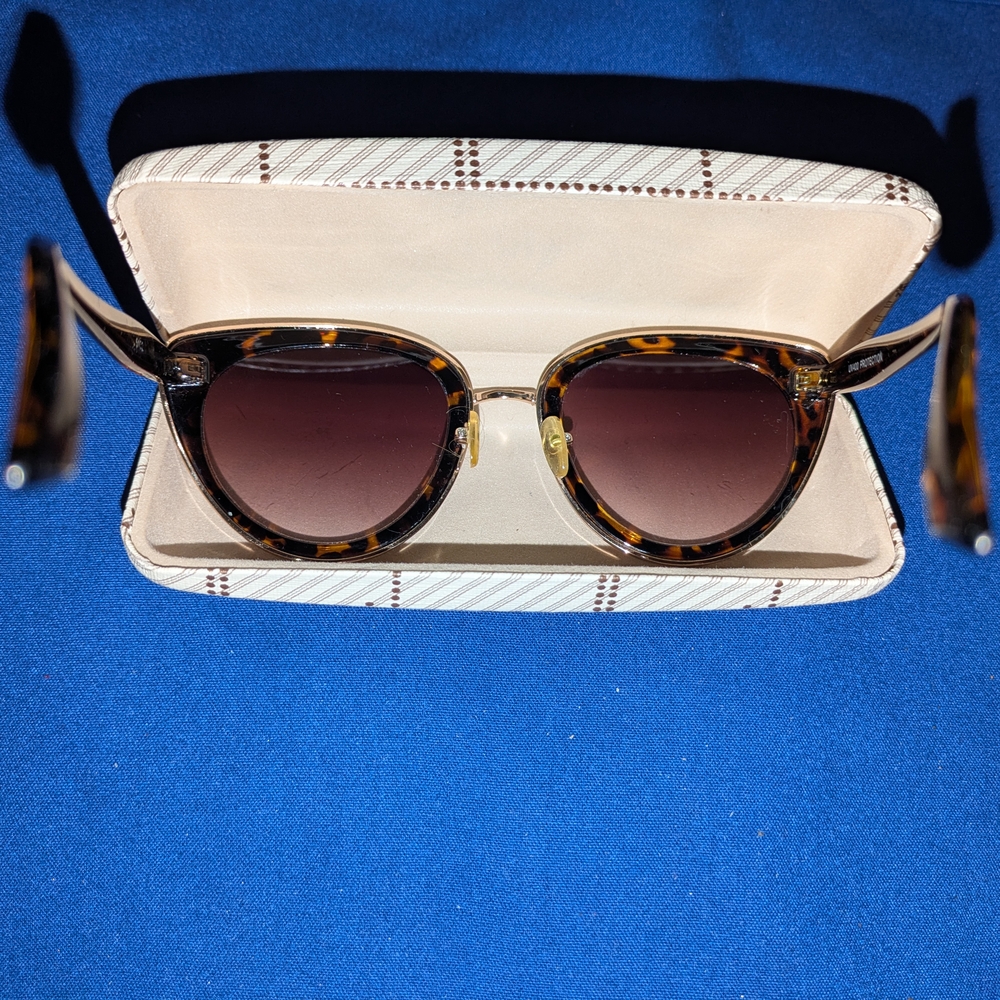 Tortoise Shell Sunglasses - Picture 4 of 4